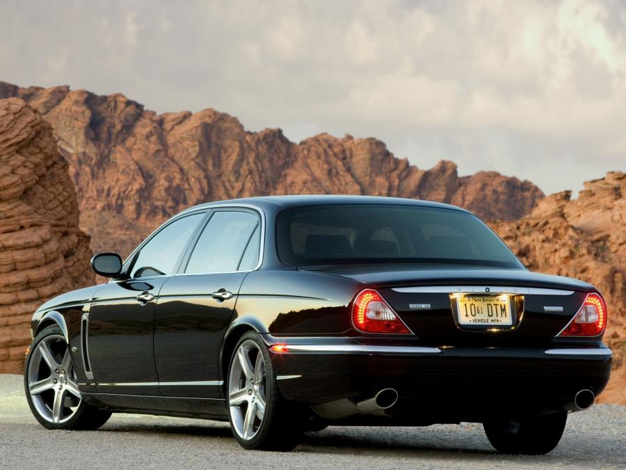  Jaguar XJ Super V8 Portfolio 2006 года  (фото 6 из 13)